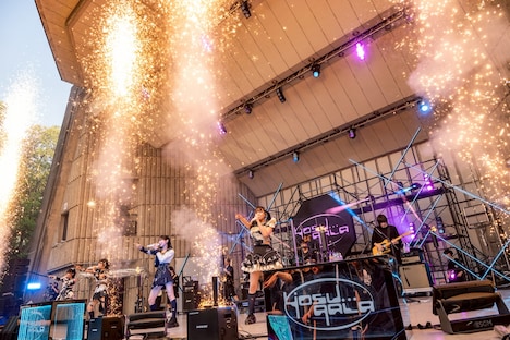 火花が上がるステージ。