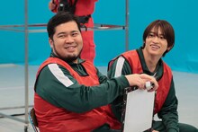 左から松井ケムリ、猪俣周杜。 ©テレビ朝日