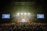 「Girls2 LIVE TOUR 2025 -ガルガルエイト- 6th Anniversary Party」の様子。