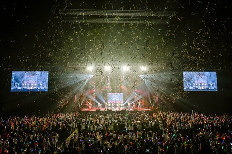 「Girls2 LIVE TOUR 2025 -ガルガルエイト- 6th Anniversary Party」の様子。