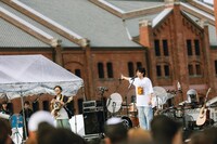 「Tani Yuuki Free Live "Bon Voyage!" at横浜赤レンガ倉庫」の様子。（Photo by Yoshihiro Sakata）
