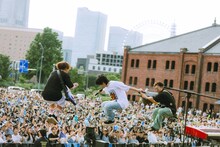 「Tani Yuuki Free Live "Bon Voyage!" at横浜赤レンガ倉庫」の様子。（Photo by Yoshihiro Sakata）