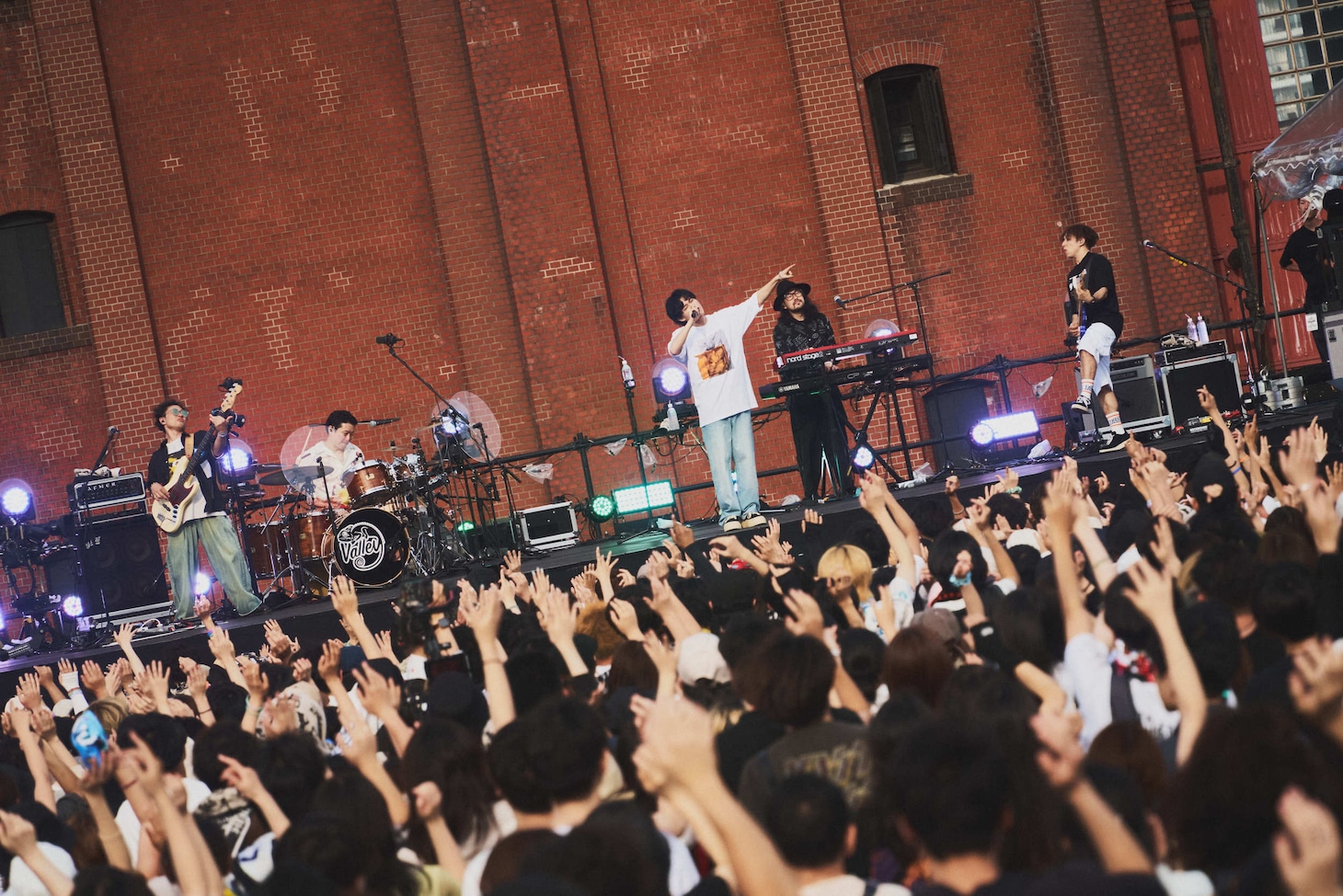 「Tani Yuuki Free Live "Bon Voyage!" at横浜赤レンガ倉庫」の様子。（Photo by MIKAGE）