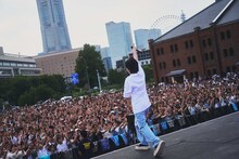 「Tani Yuuki Free Live "Bon Voyage!" at横浜赤レンガ倉庫」の様子。（Photo by MIKAGE）