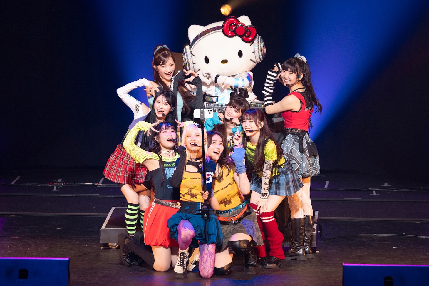 Girls2とDJ Hello Kitty。