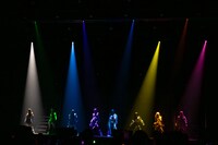 「Girls2 LIVE TOUR 2025 -ガルガルエイト- 6th Anniversary Party」の様子。