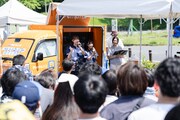 「ポンポンあげすぎトラックキャラバン1日店長イベント」の様子。