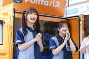 左から白石まゆみ、栗田なつか。