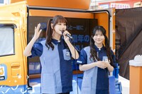 左から白石まゆみ、栗田なつか。