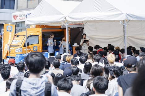 「ポンポンあげすぎトラックキャラバン1日店長イベント」の様子。