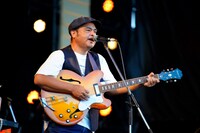 比嘉栄昇（Vo）