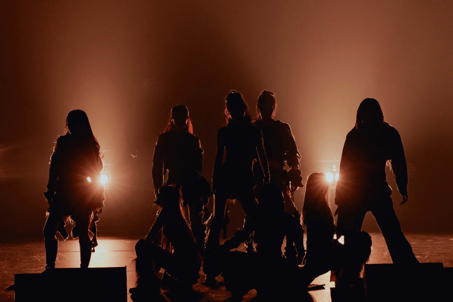 「Girls2 LIVE TOUR 2025 -ガルガルエイト- 6th Anniversary Party」の様子。