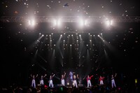 「Girls2 LIVE TOUR 2025 -ガルガルエイト- 6th Anniversary Party」の様子。