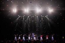 「Girls2 LIVE TOUR 2025 -ガルガルエイト- 6th Anniversary Party」の様子。