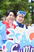 左から大森元貴（Vo, G）、若井滉斗（G）。