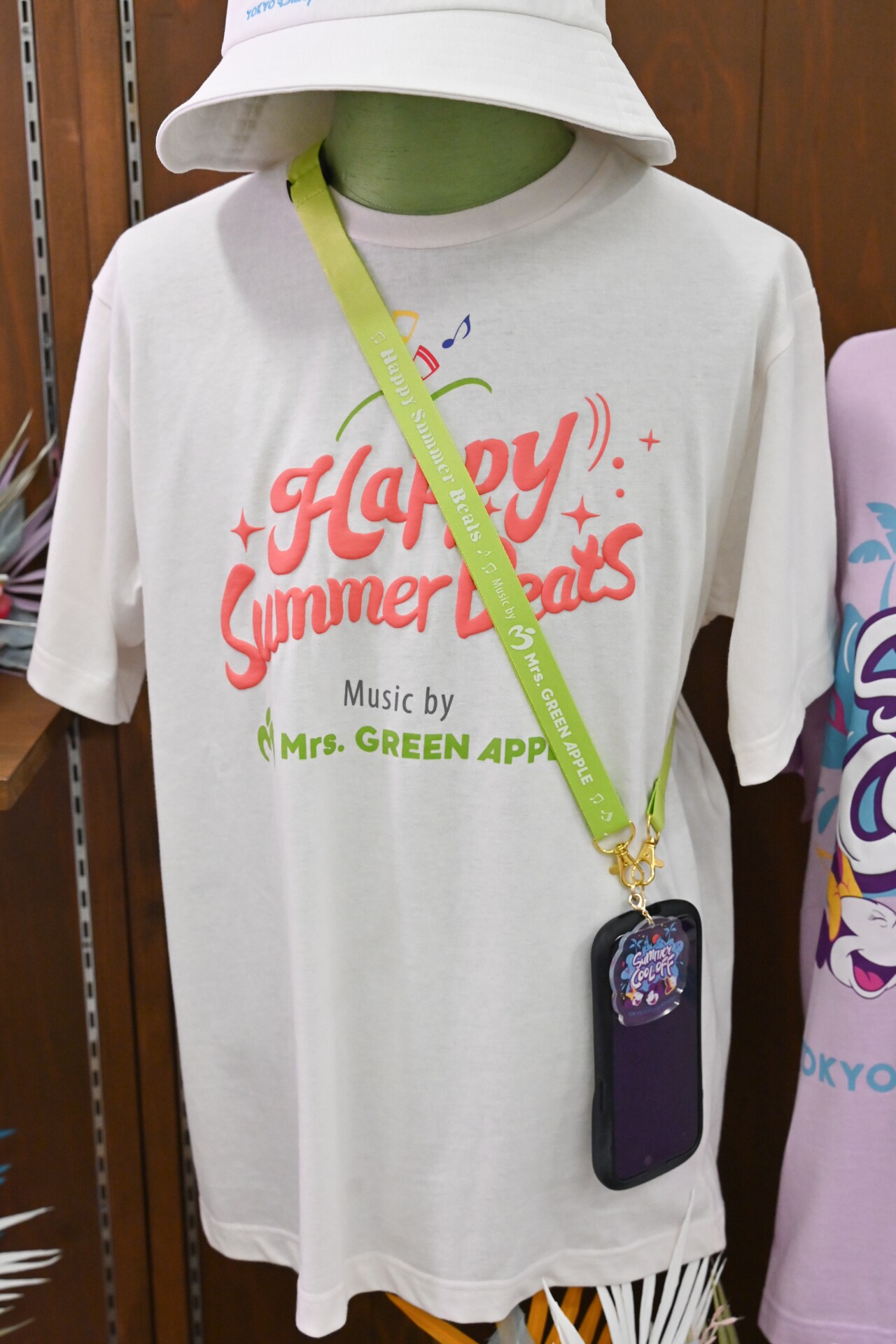スマホアクセサリー、Tシャツ、キーチェーン　Mrs. GREEN APPLE Tシャツ、ハット、スマートフォンアクセサリー。「サマー