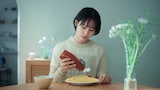 hockrockb「プレゼント交換」ミュージックビデオより。