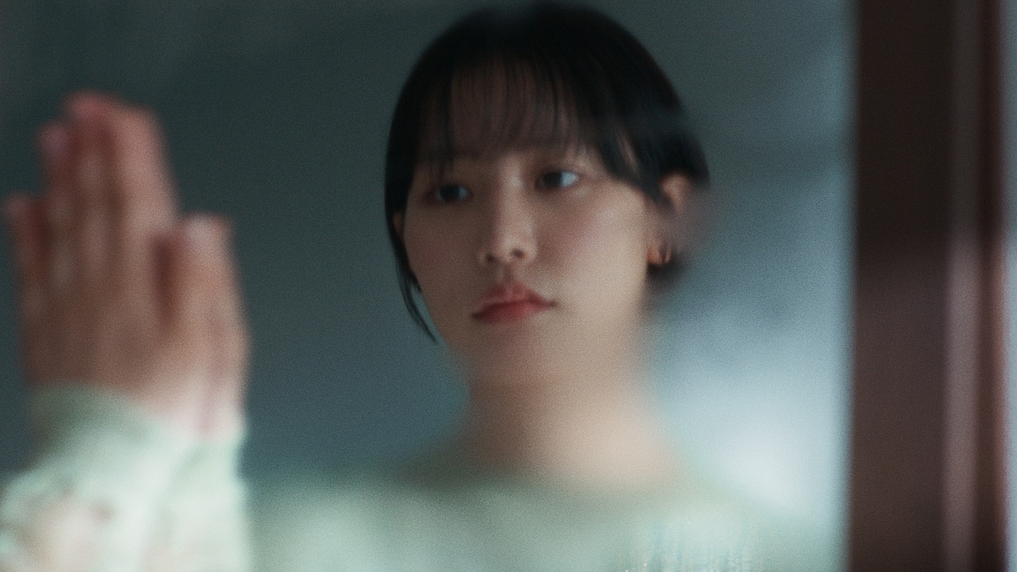 hockrockb「プレゼント交換」ミュージックビデオより。