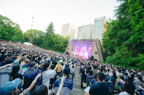 「おいしくるメロンパン antique tour - 貝殻の上を歩いて -」東京・日比谷公園大音楽堂（日比谷野音）公演より。（撮影：郡元菜摘）