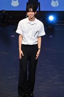 はにかむDOHOON。