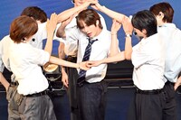 KYUNGMIN（中央）