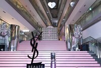 「YSL BEAUTY LOVE GAME TOKYO UNDERGROUND」のレセプションの会場。