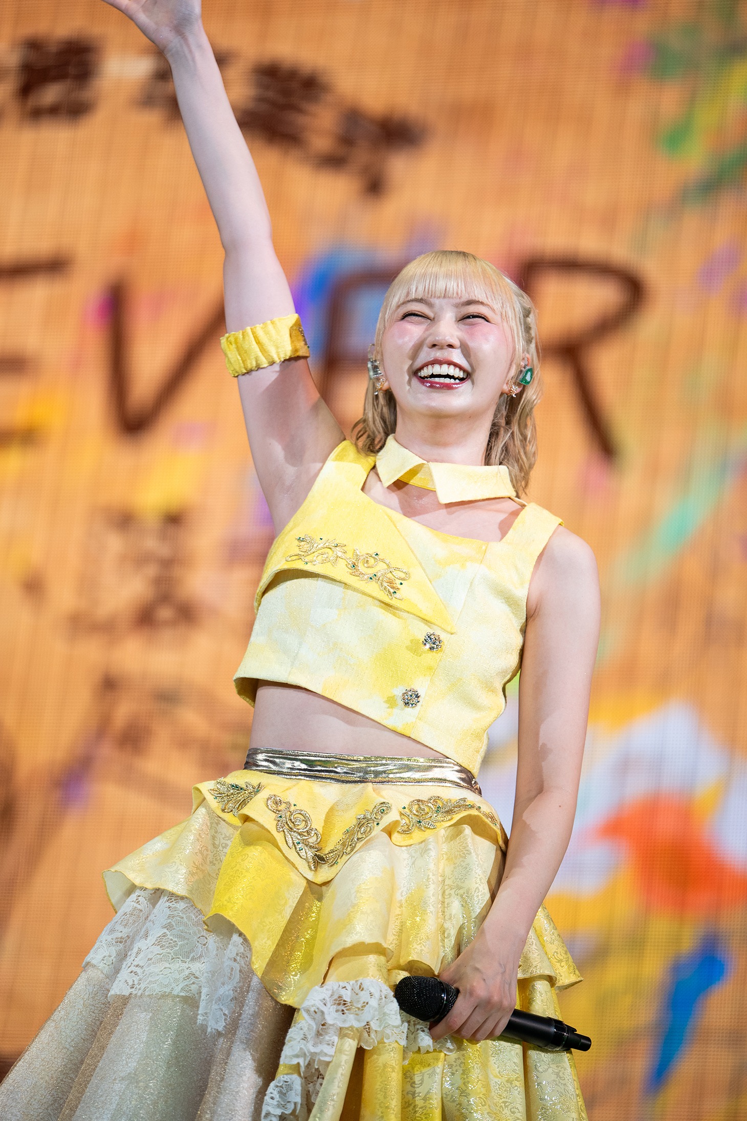 安本彩花