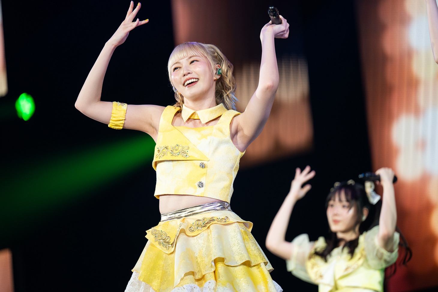 安本彩花