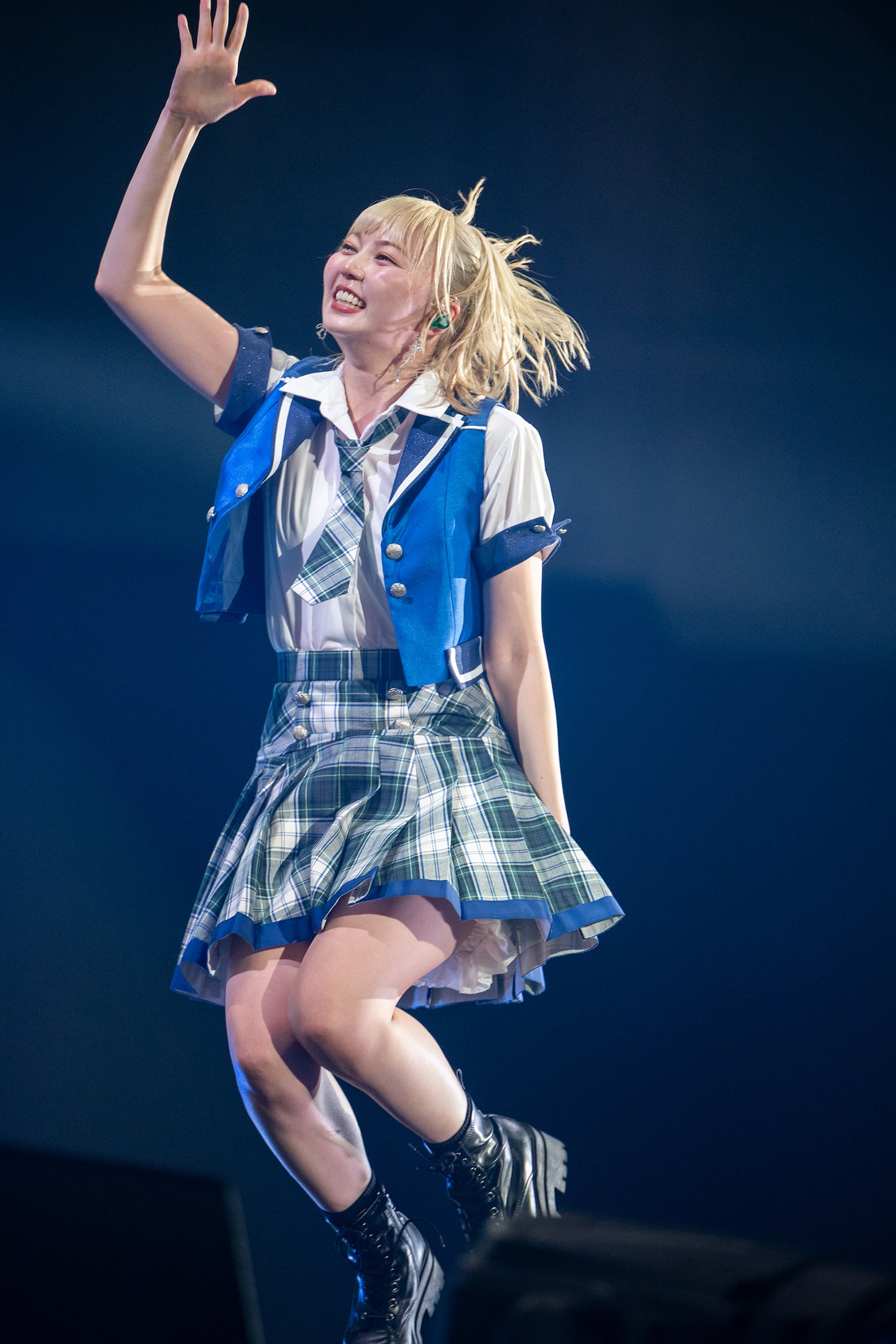 安本彩花