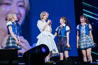 11年をともに過ごした安本彩花、小林歌穂、真山りか、中山莉子（左から）。