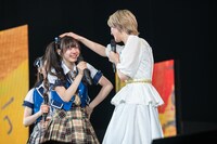 仲村悠菜（左）と小林歌穂（右）。