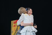 風見和香（左）と小林歌穂（右）。