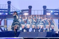 映画「≠ME THE MOVIE -約束の歌-」より、「まほろばアスタリスク」のパフォーマンスシーン。