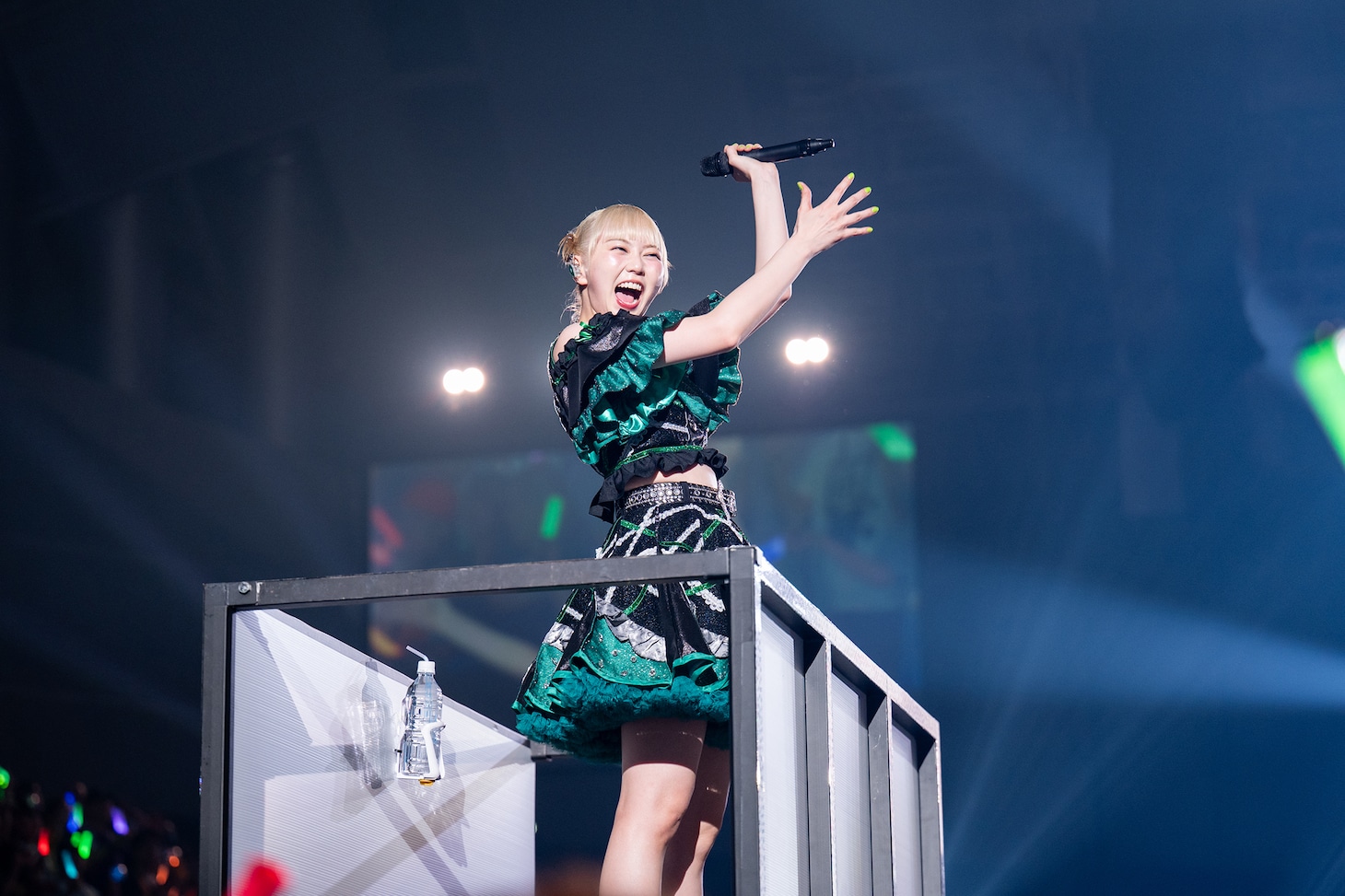 安本彩花