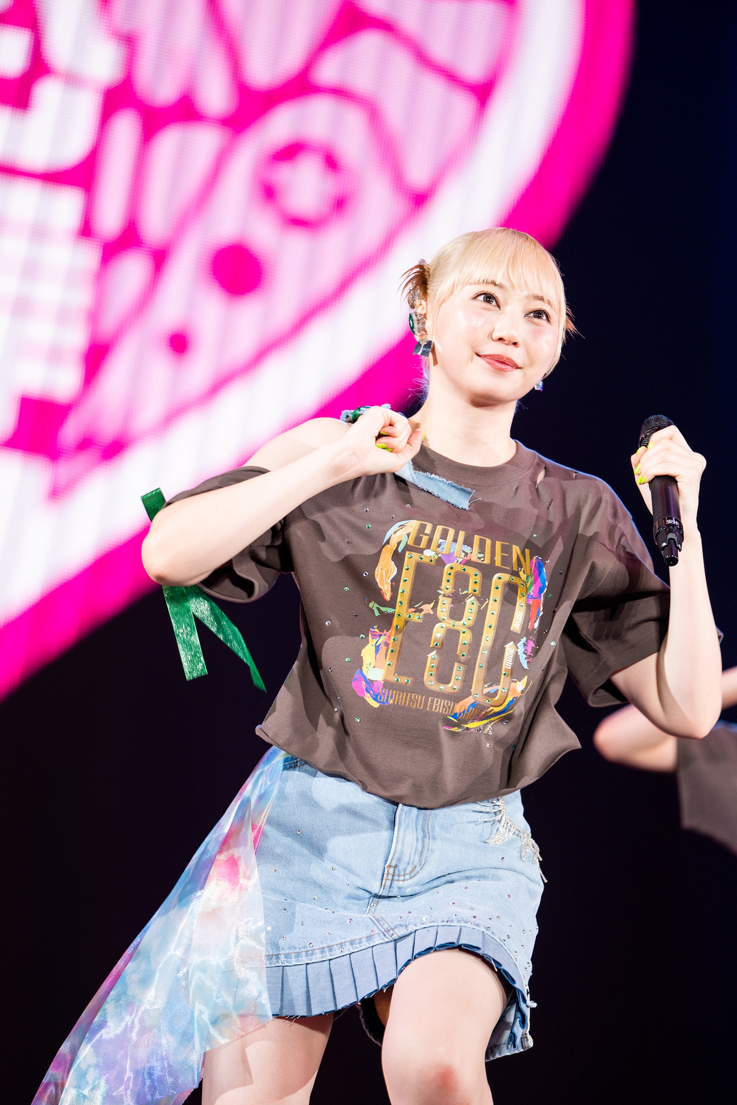 安本彩花