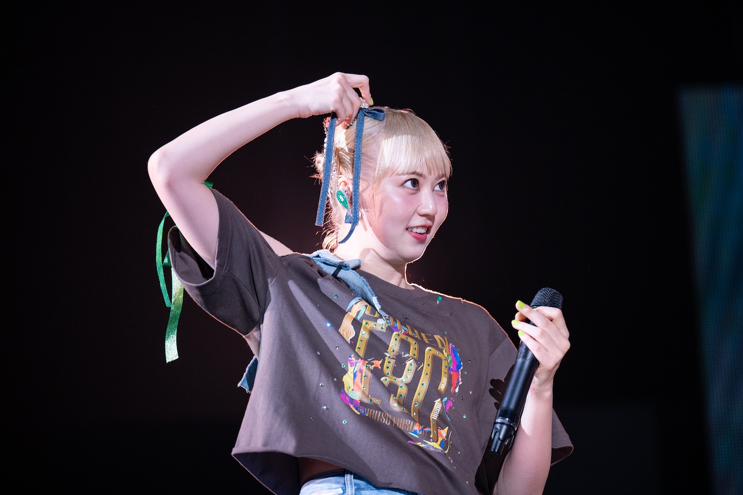 安本彩花