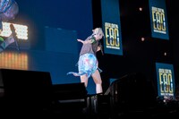 出遅れる安本彩花。