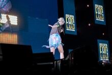 出遅れる安本彩花。