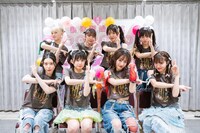 ポーズを決める“私立無敵モード中学”。