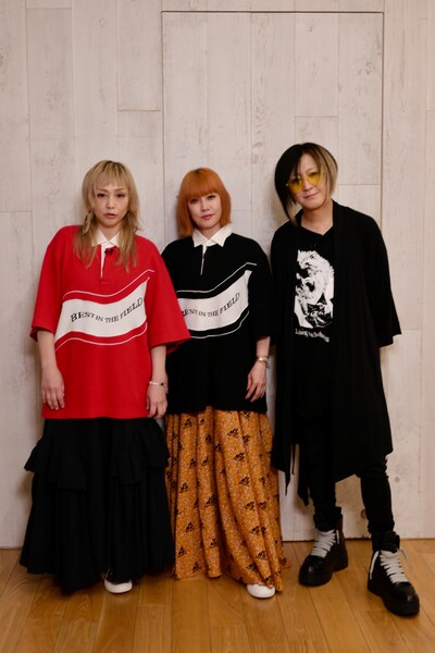 「STUDIO HISASHI with Anime」より、左から吉村由美、大貫亜美、HISASHI。