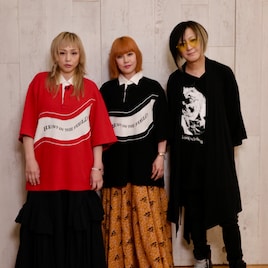 HISASHIがPUFFYとアニソン談義、「アミユミ」放送時や「NARUTO」主題歌作ったチバ語る