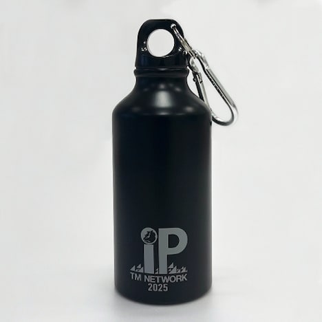 「TM NETWORK 2025 IP」オリジナルグッズ（アルミマウンテンボトル）©2025 Sony Music Labels Inc.