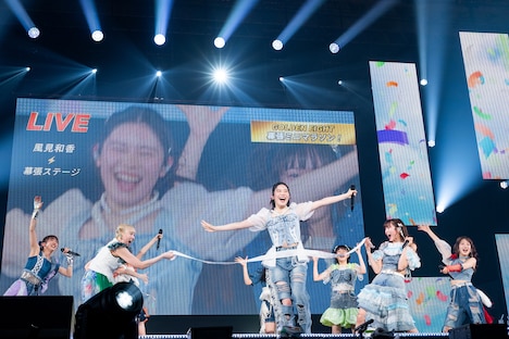 ゴールテープを切る風見和香。