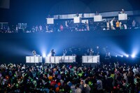 トロッコで場内を回るえびちゅう。