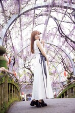 高木悠未の1st写真集「タカラモノ」より。（撮影：桑島智輝）©光文社