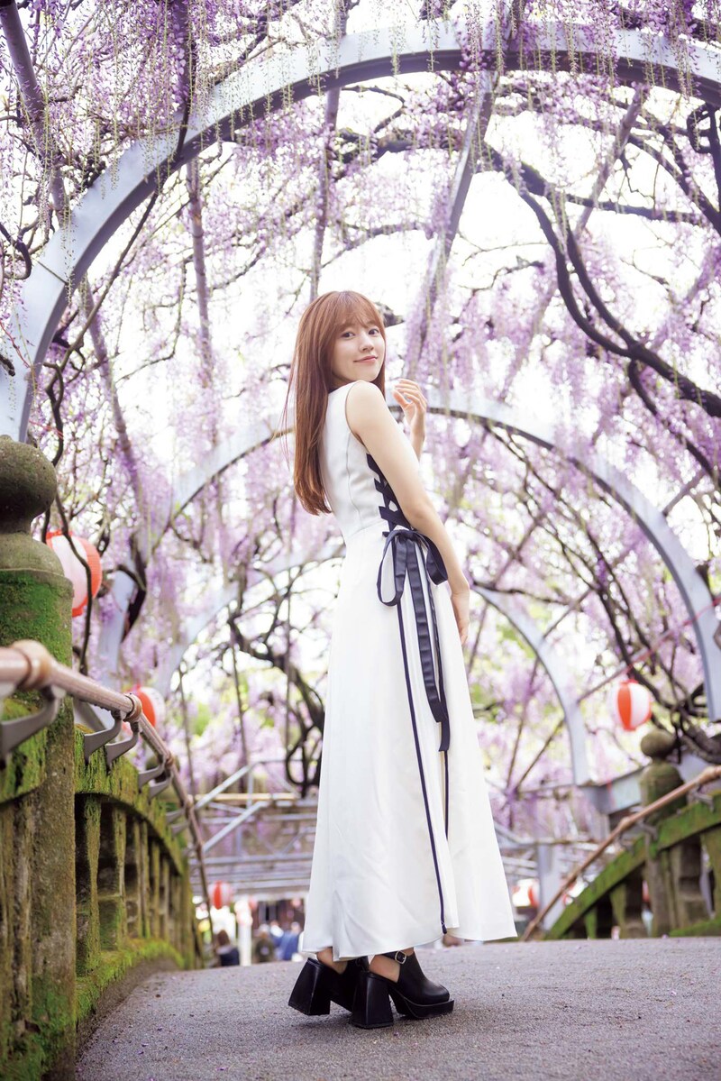 高木悠未の1st写真集「タカラモノ」より。（撮影：桑島智輝）©光文社