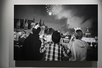 大森元貴（Mrs. GREEN APPLE）が手がけた写真作品群「僕が居ようが居まいが」より。