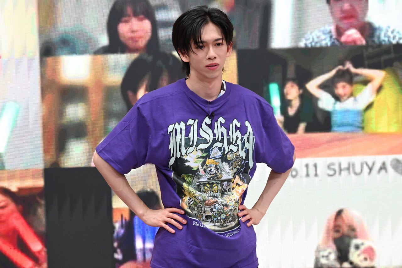 バンドTシャツに着替えたリョウガ。 - 超特急リョウガ＆ユーキが