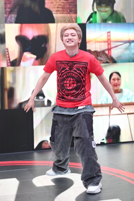 ヘドバン中のユーキ。