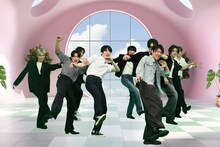 ATEEZと若井滉斗。©テレビ朝日